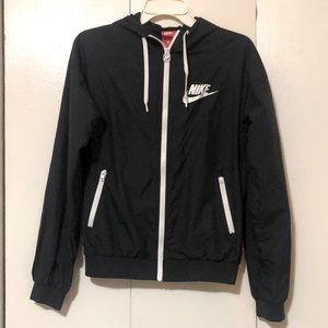 Nike Windbreaker with hood / Junior Medium